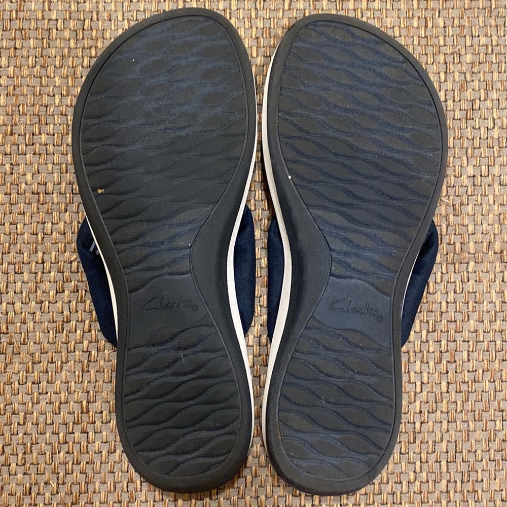 Cloudsteppers by Clarks Navy Sandals Size 9 EUC - Picture 8 of 8